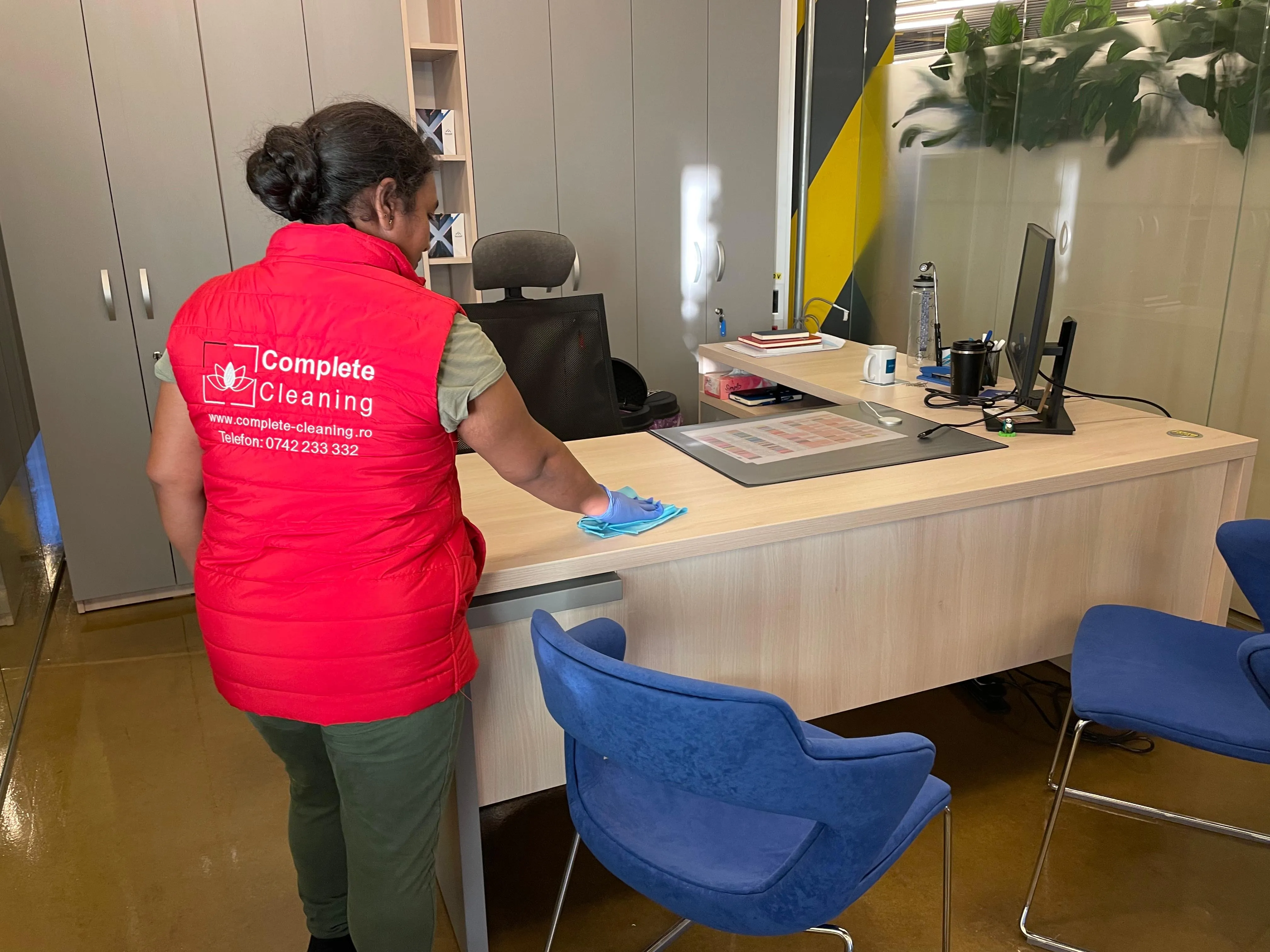 Curățenie profesională în birouri și spații comerciale